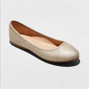 Universal Thread Everly Gold round toe ballet flat